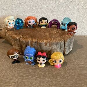 Disney Doorables Colorful Character Figurine Set